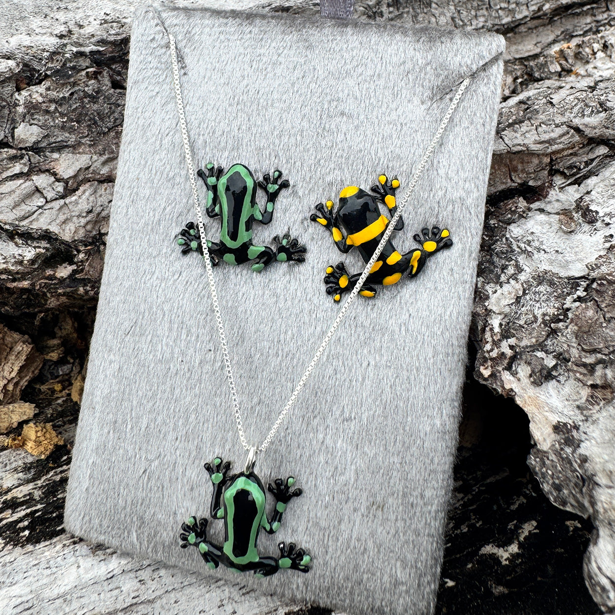 COLLAR RANA DARDO