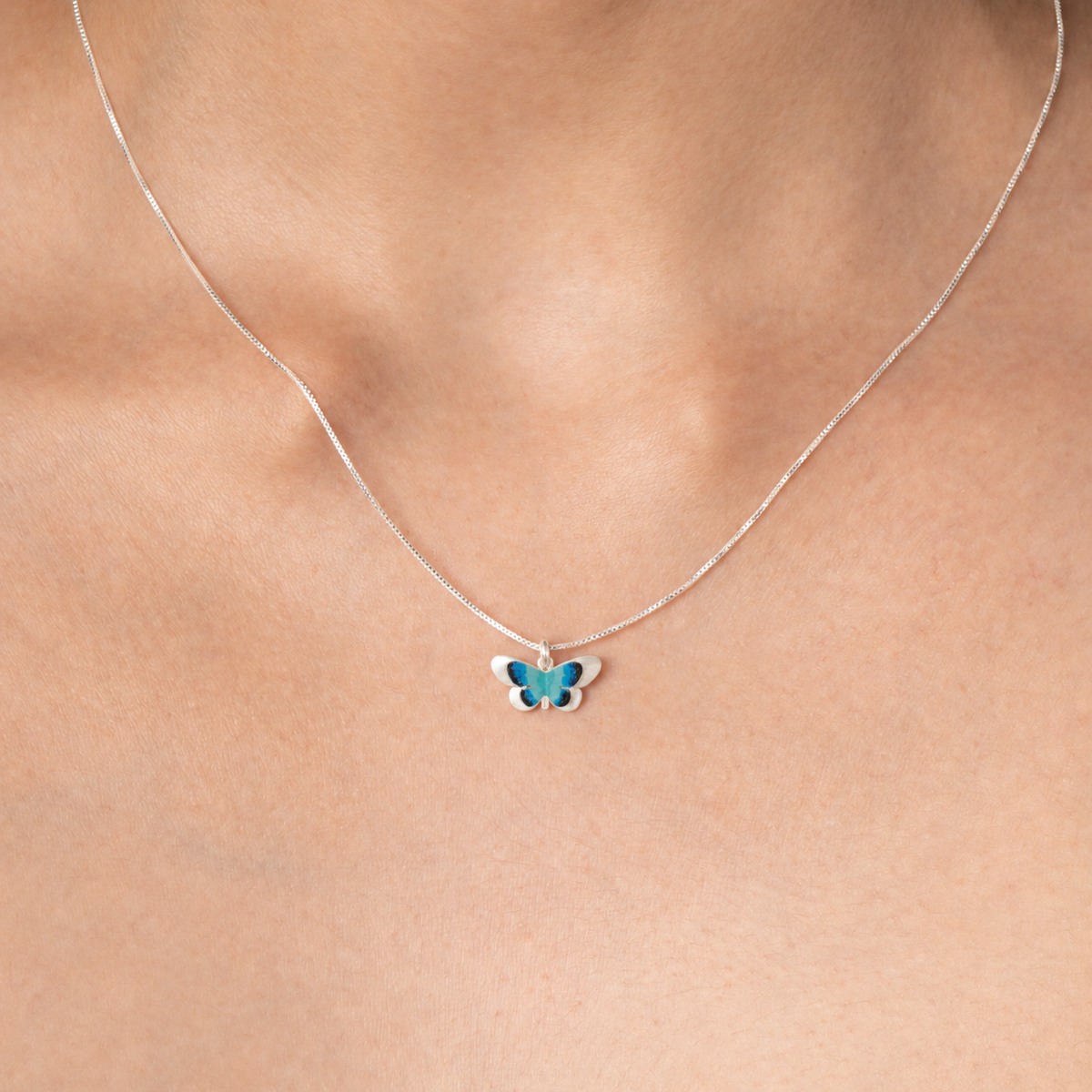 COLLAR MARIPOSA SALTARINA