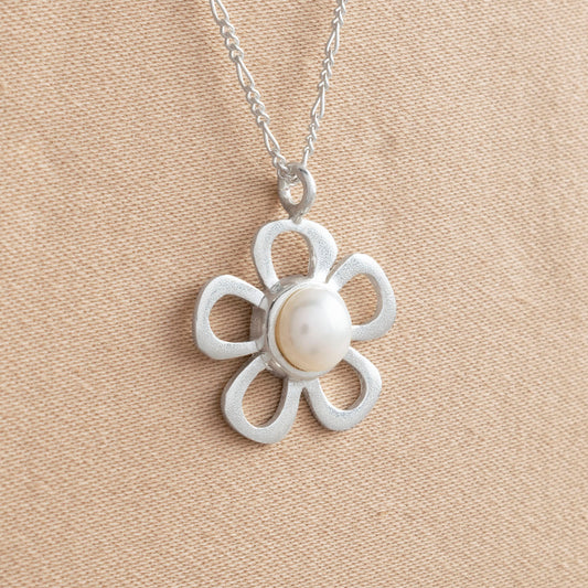 COLLAR FLOR FRESA SILVESTRE