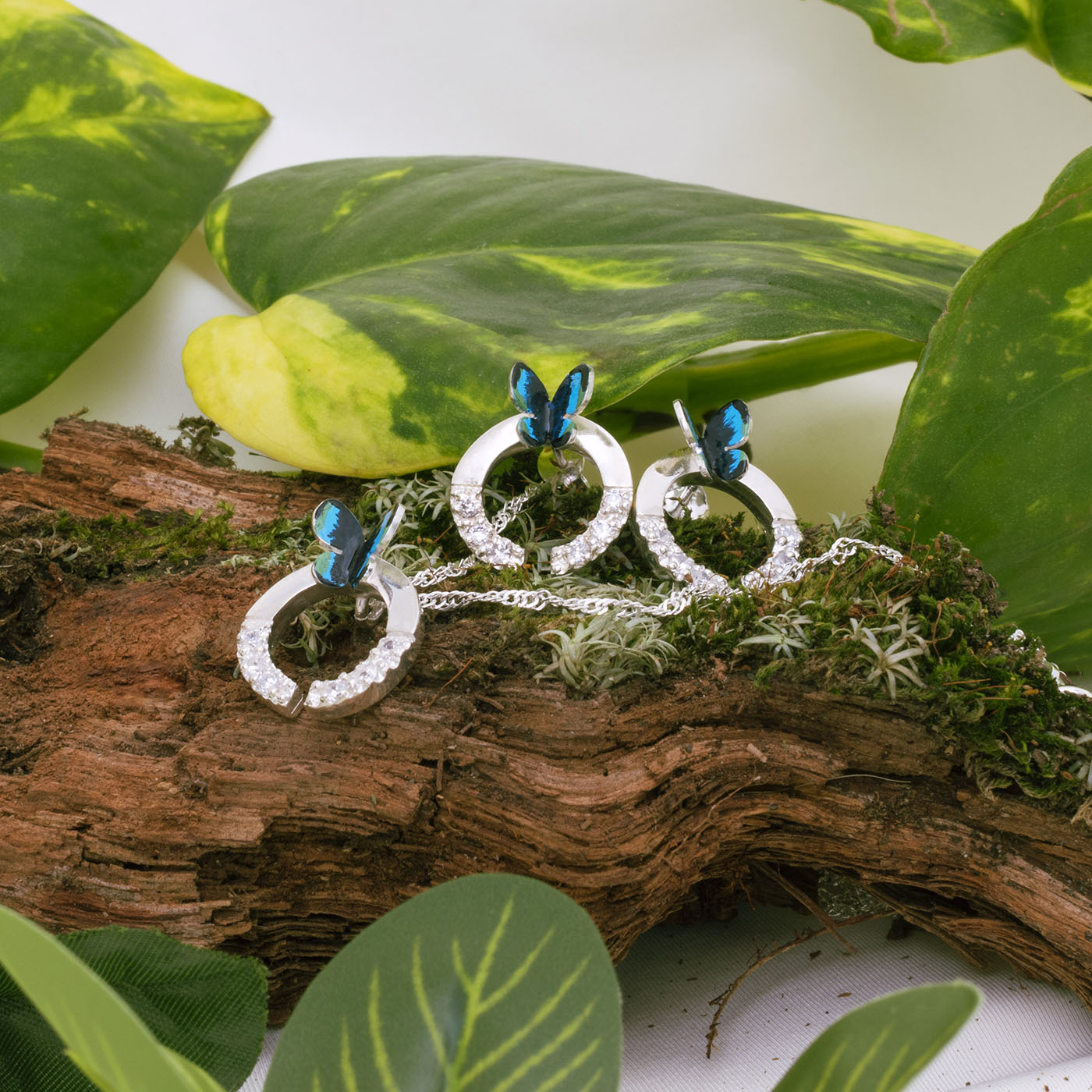 COLLAR HERRADURA DE MARIPOSA MORPHO