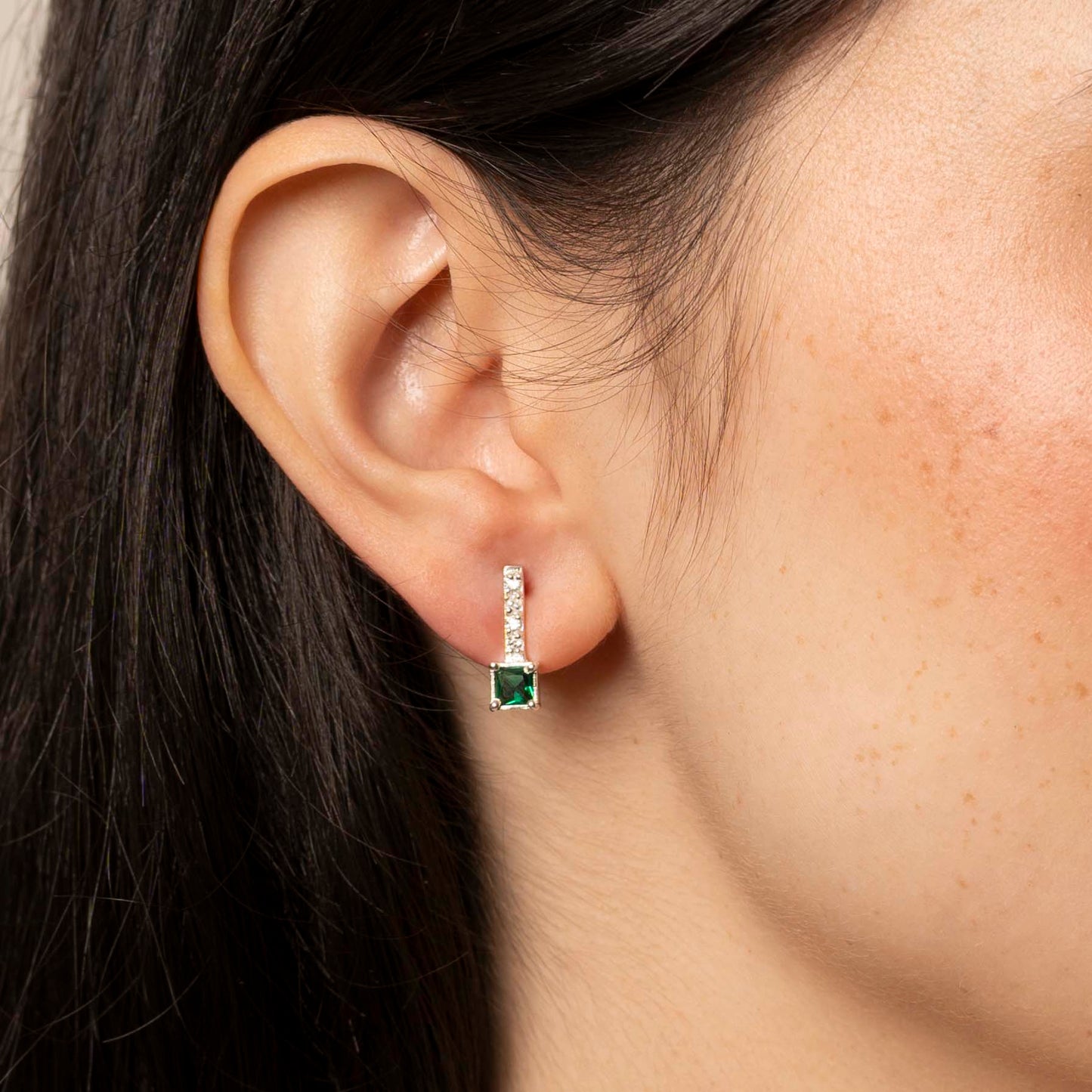ARETES BASTON LIA